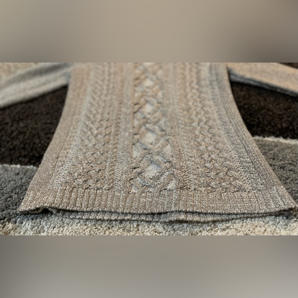BCBG Max Azaria Women’s Cold Shoulder Metallic Cable Knit L/S Sweater-XS-EUC - Picture 14 of 16